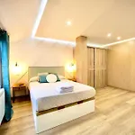 Lucus Skyline & Terrace By Collection Lugo