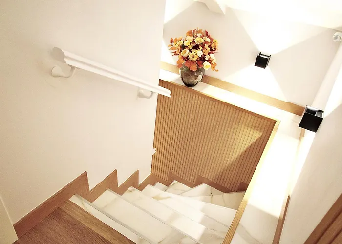 Lucus Skyline & Terrace By Collection Daire *