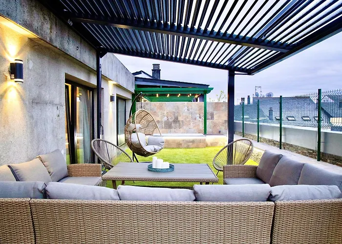 Lucus Skyline & Terrace By Collection Daire *